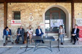 Equalitas e Luci sul Lavoro insieme per tavolo sul tema vino-lavoro Equalitas e Luci sul Lavoro insieme per tavolo sul tema vino-lavoro